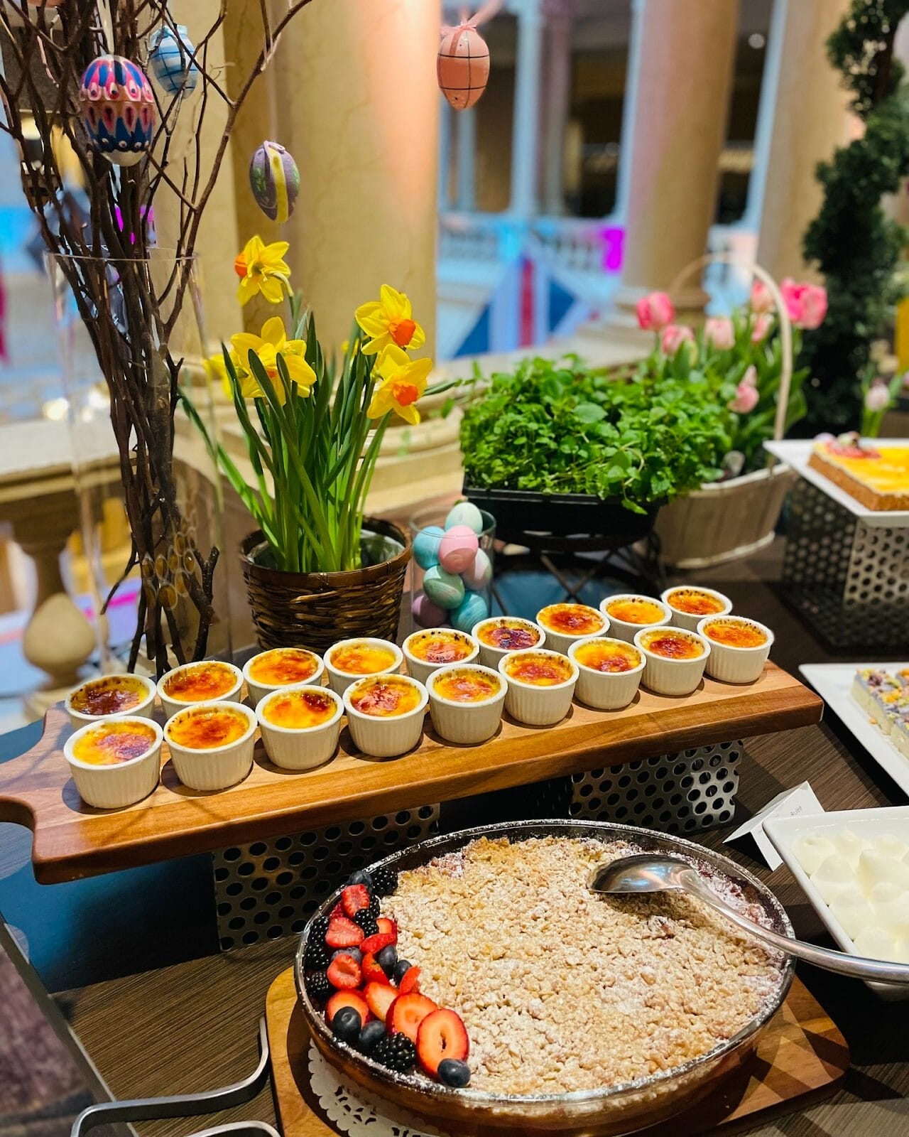 where to eat on Easter Sunday in Toronto