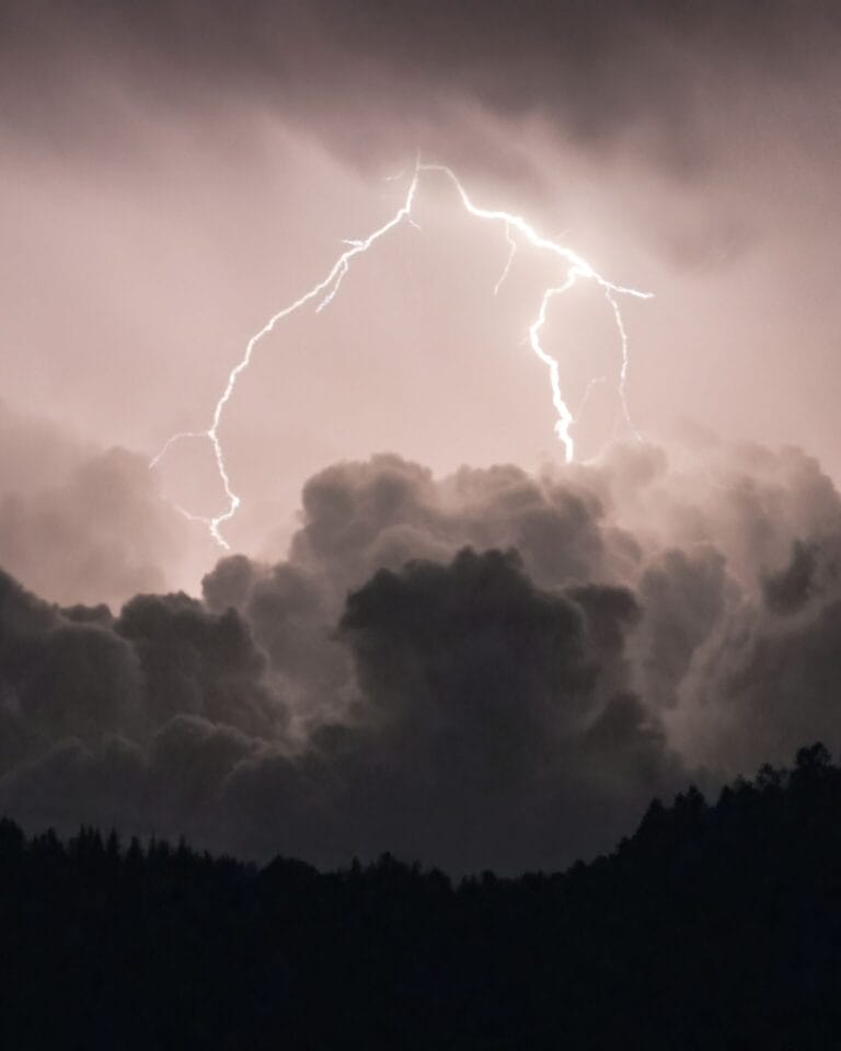 Severe Thunderstorm Threat Targets Alberta Monday with Winds up to 100 km/h
