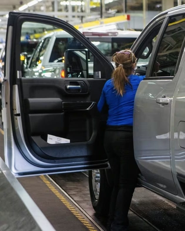 GM Oshawa Layoffs 2025: 700 Workers Cut as U.S. Tariffs Hit Auto Sector