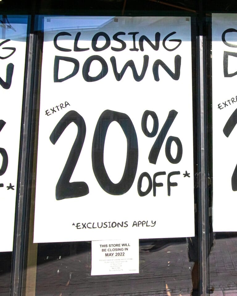 From Law Schools to Lipstick: Unusual Signs That Could Signal Canada’s Next Recession