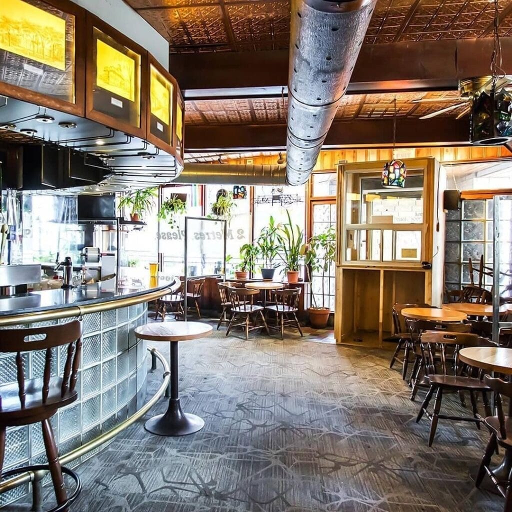 Best Cheap Bars in Toronto