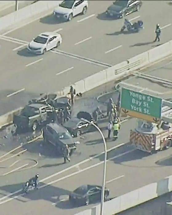 1 Dead, 4 Injured in Fiery Multi-Vehicle Crash on Gardiner Expressway