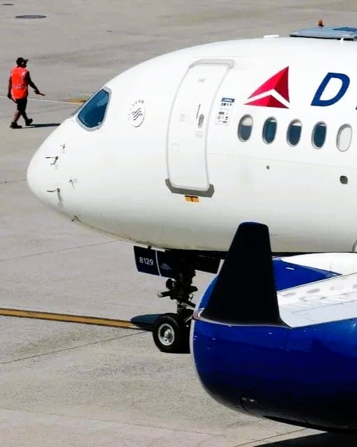 Delta Co-Pilot Arrested After Flight 2809 Lands in San Francisco – Shocking Passenger Accounts