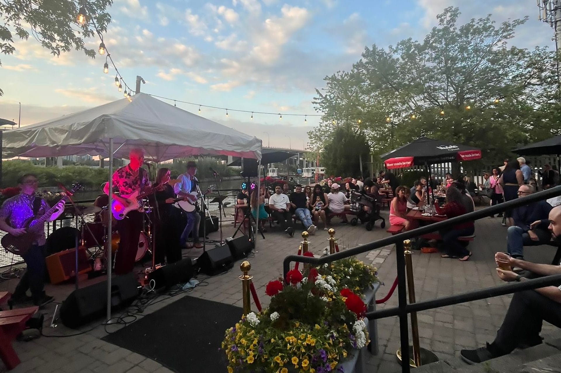 Toronto waterfront pub
