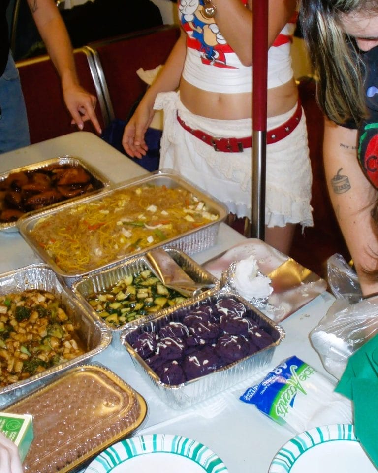 Toronto Woman’s TTC Free Buffet Brings Community Together