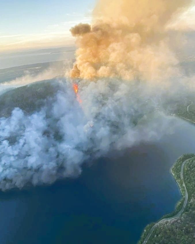 Vancouver Island Wildfire Forces Evacuations and Boater Warnings Near Cameron Lake