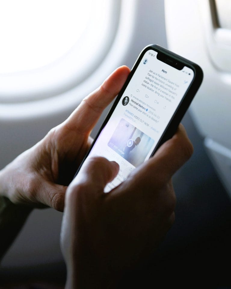 How to Get a SIM Card or eSIM in Toronto (Best Providers for Tourists)